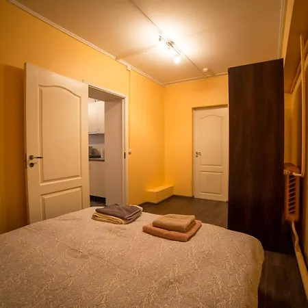 Enjoy Easy Living In Cozy Apt With Free Parking